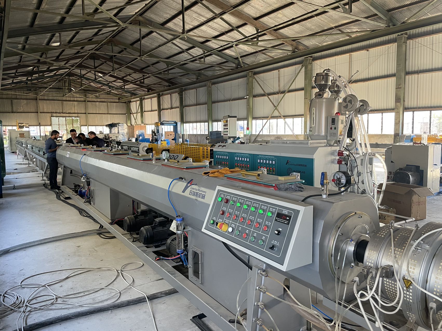 50-250mm HDPE ပိုက်ကွန်ဂျင်သည် 75-38 မြင့်မားသောစွမ်းဆောင်ရည် screw နှစ်ခုကိုအောင်မြင်စွာထုတ်လုပ်နိုင်ခဲ့သည်